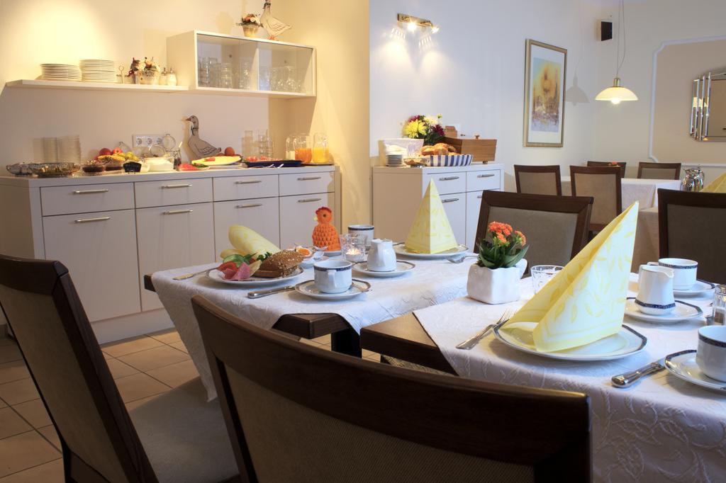 Hotel-Pension Poehling Липщат Екстериор снимка